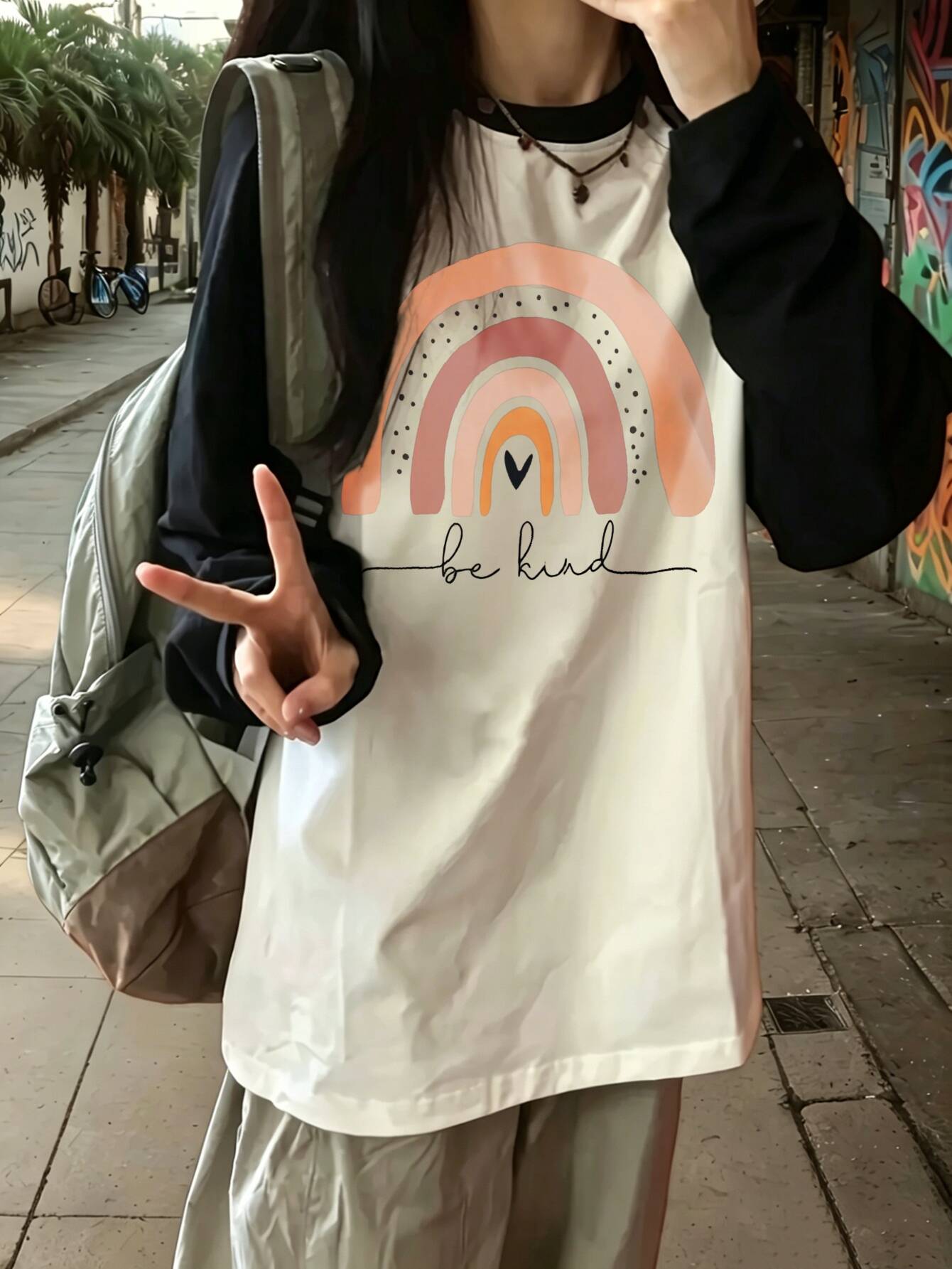 Tee Graphic Print - 原宿ヴィンテージカジュアルレインボープリント長袖女性のための Tシャツビーカインドレターグラフィック Tシャツ女性トップス女性服